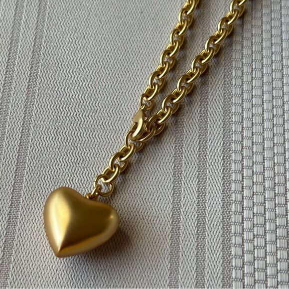 NWOT. $85 Roxanne Assoulin The Mini Puffy Heart Necklace in Gold Sz Small - Picture 9 of 11